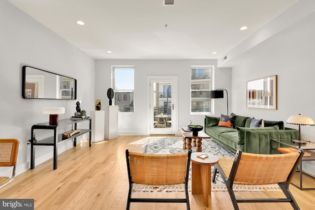 living area featuring light wood-type flooring, visible vents, baseboards, and recessed lighting