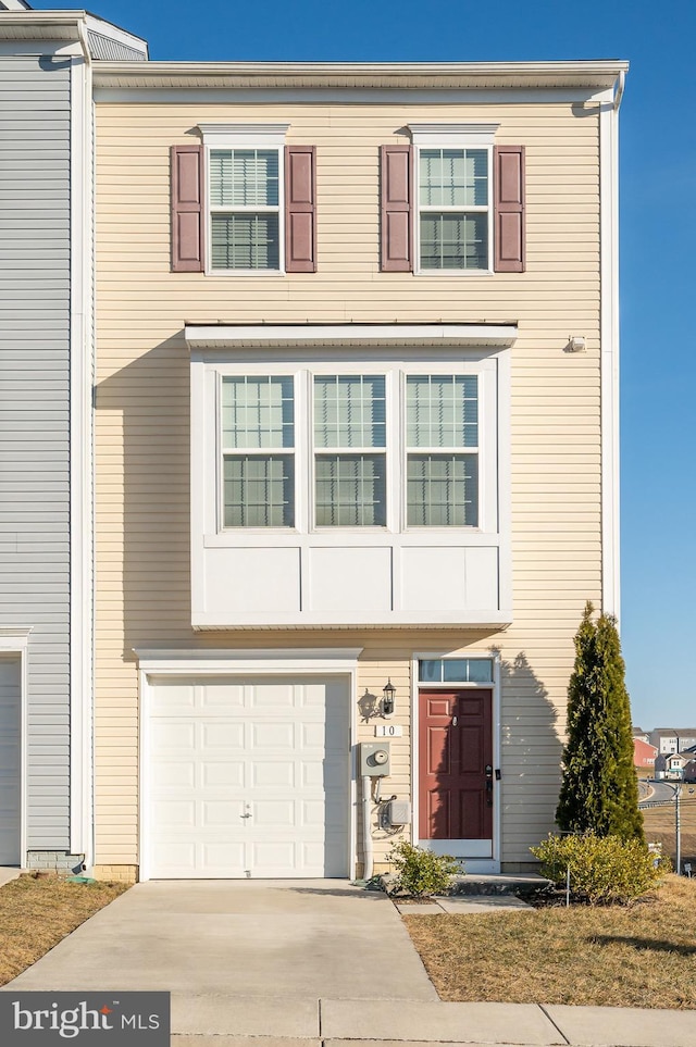 townhome / multi-family property featuring a garage