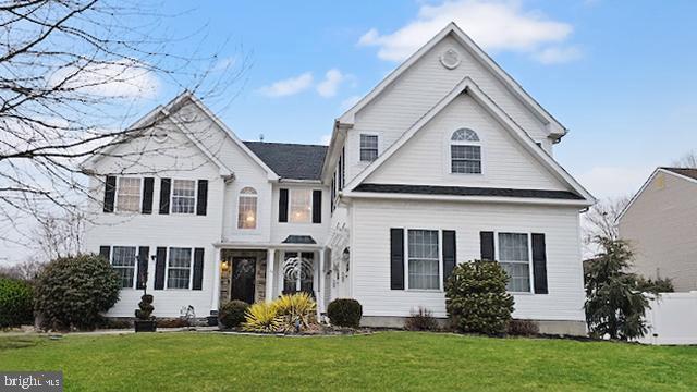 view of front of property with a front lawn and fence