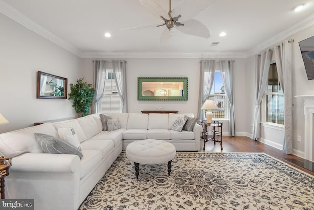 living room featuring hardwood / wood-style flooring, crown molding, and ceiling fan