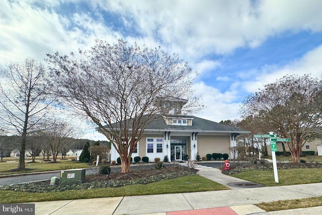 view of front of house with a front yard