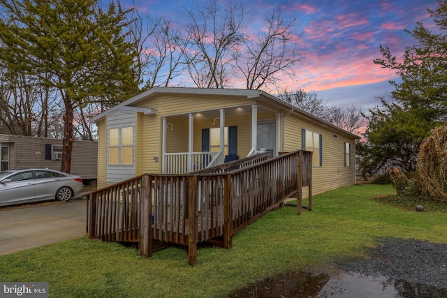 view of front of house featuring a porch and a lawn