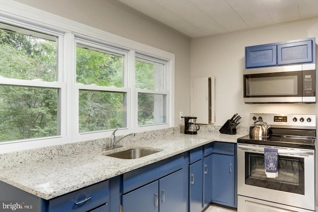 kitchen featuring blue cabinetry, stainless steel appliances, sink, and plenty of natural light