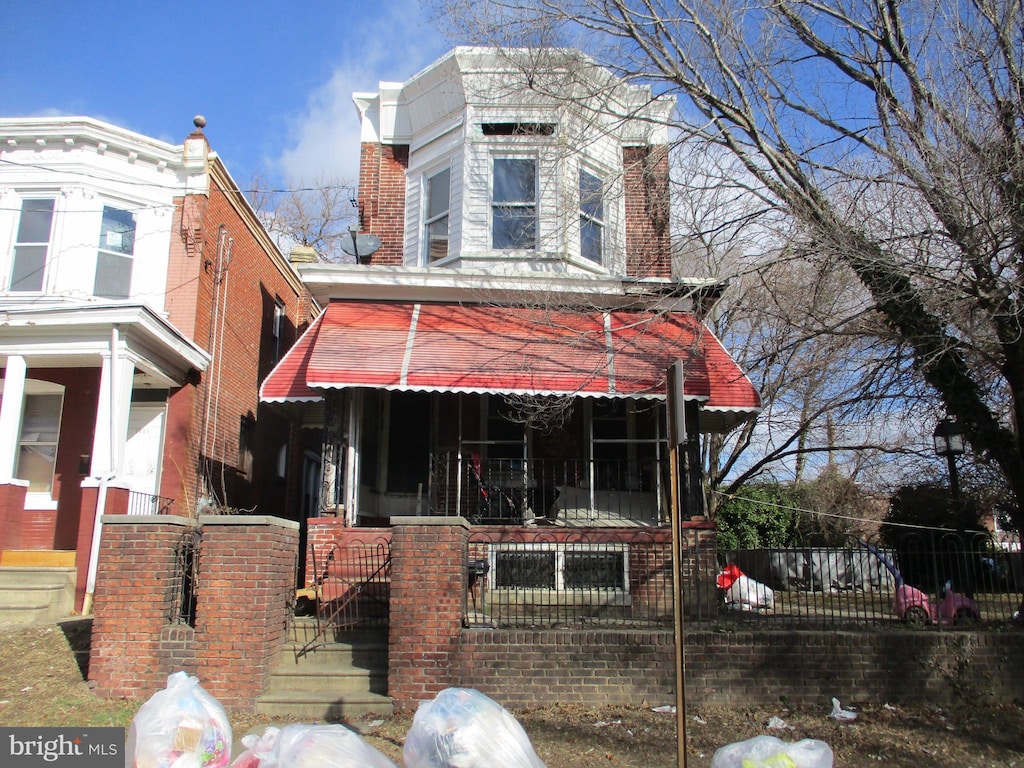 view of front of home featuring a porch