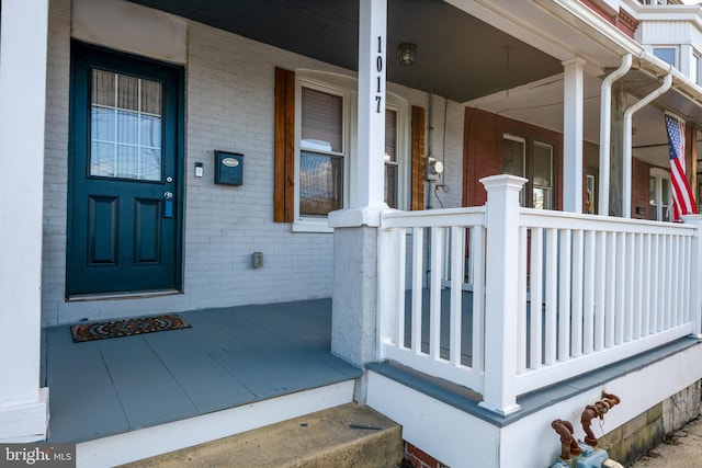 entrance to property featuring covered porch