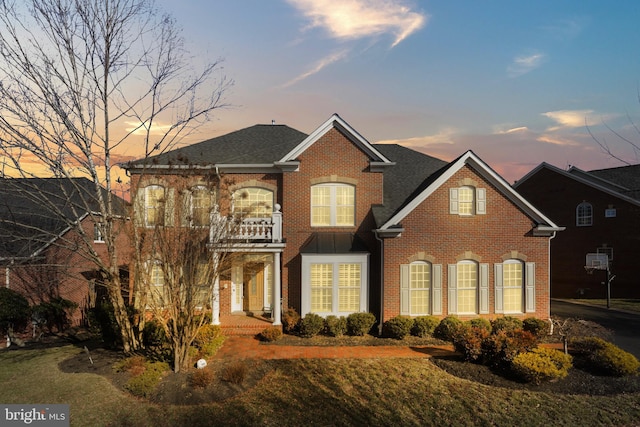 view of front of property with a lawn