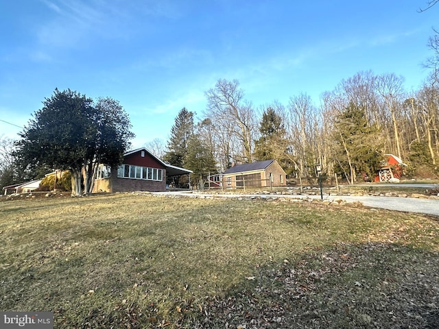 view of front facade with a front yard