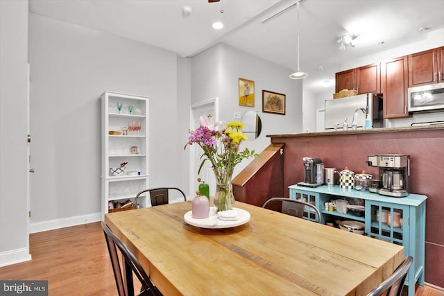 dining room featuring light hardwood / wood-style floors and ceiling fan