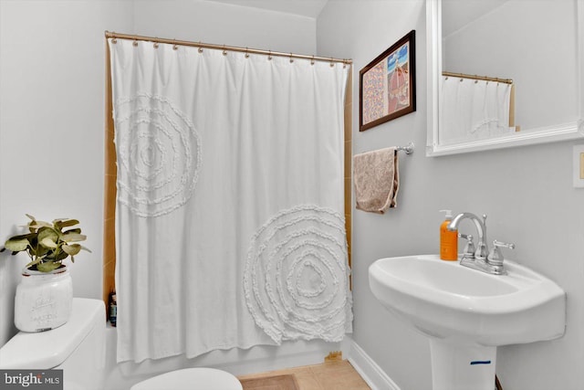 full bathroom featuring tile patterned flooring, sink, shower / tub combo, and toilet