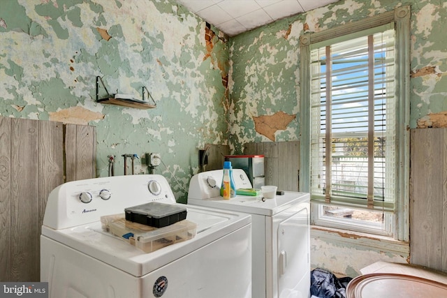 washroom featuring washing machine and dryer