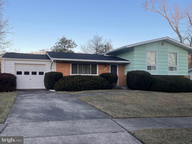 view of front of house with a garage and a front yard