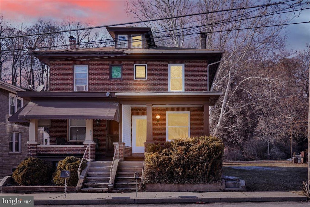 view of front of home featuring a porch