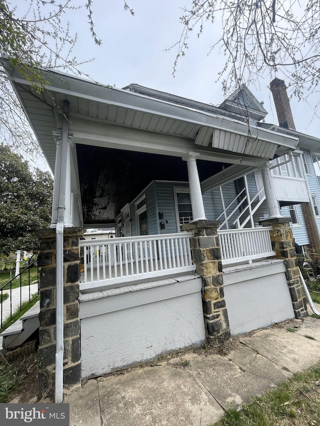 view of front of house featuring a porch