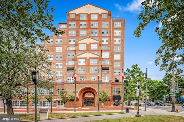 Listing photo 3 for 250 President St Unit 613, Baltimore MD 21202