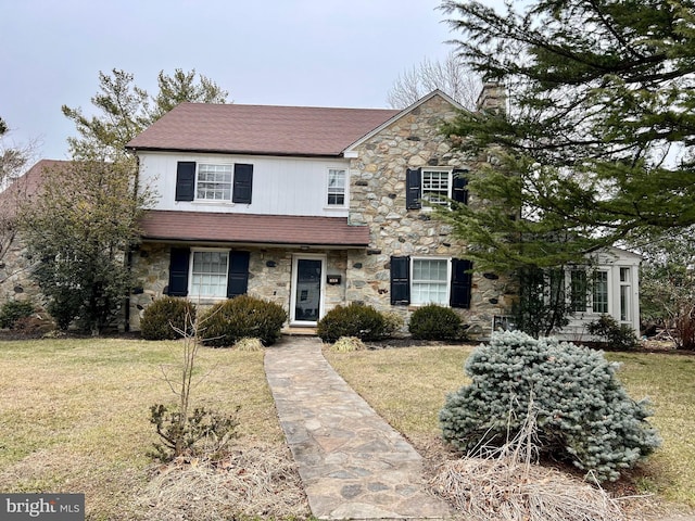 view of front of home with a front yard