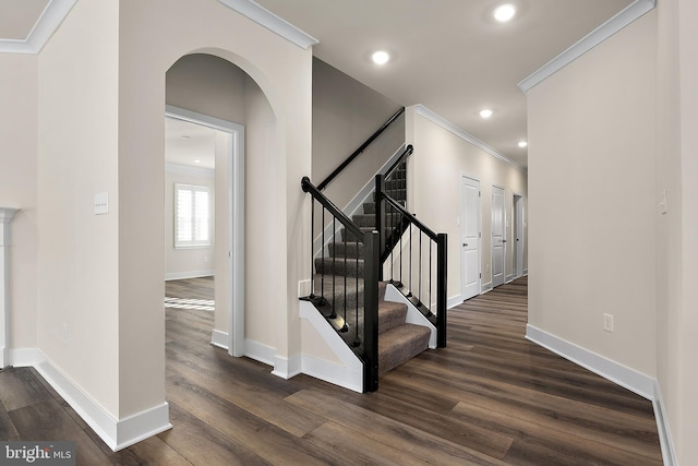 stairs featuring recessed lighting, crown molding, baseboards, and wood finished floors