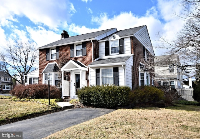 view of front facade with a front lawn