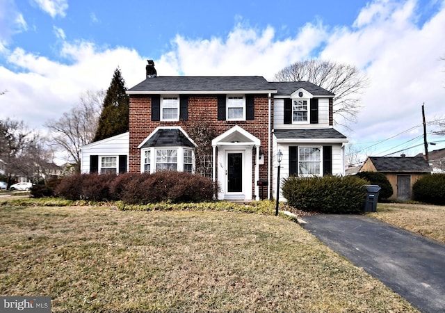 view of front of house with a front yard