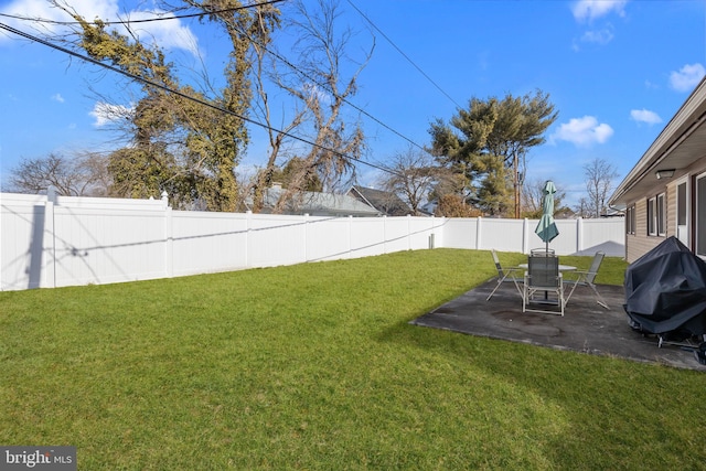 view of yard with a patio