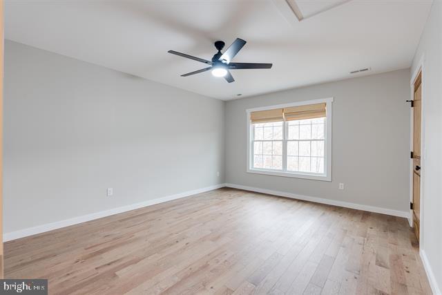 spare room featuring light hardwood / wood-style floors and ceiling fan