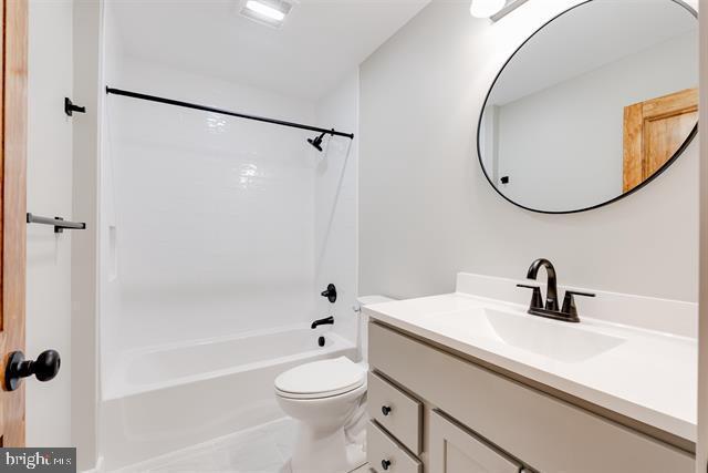 full bathroom featuring vanity, toilet, and shower / bath combination