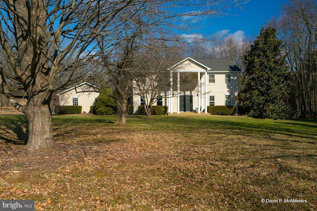 view of front of property with a front yard