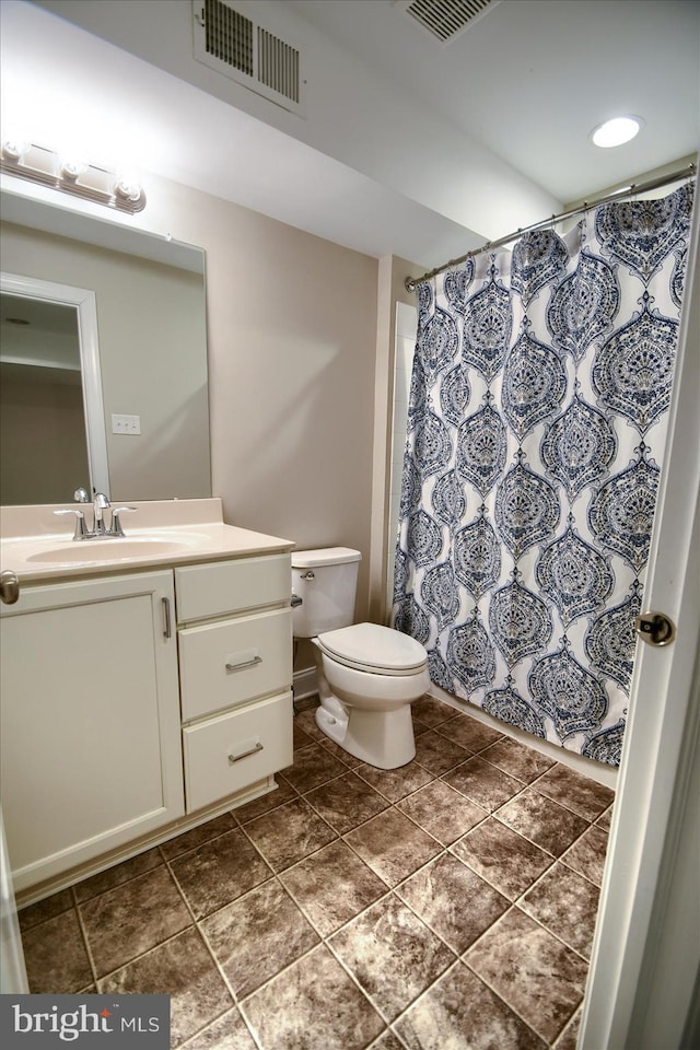 bathroom featuring vanity, a shower with shower curtain, and toilet