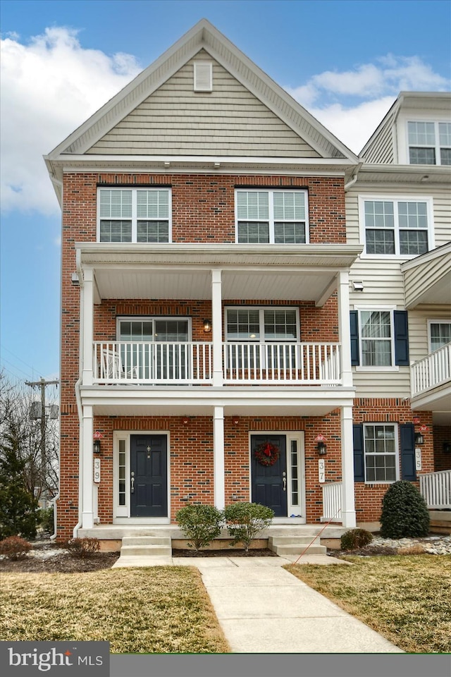 view of front of house with a front yard and covered porch