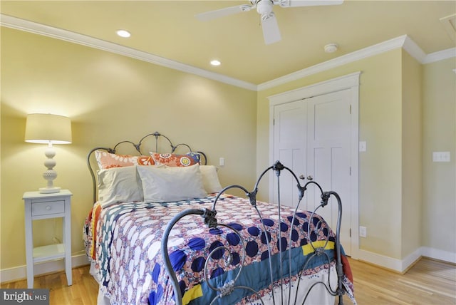 bedroom featuring crown molding, a closet, ceiling fan, and light hardwood / wood-style flooring