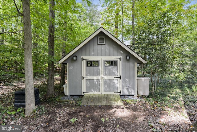 view of outbuilding