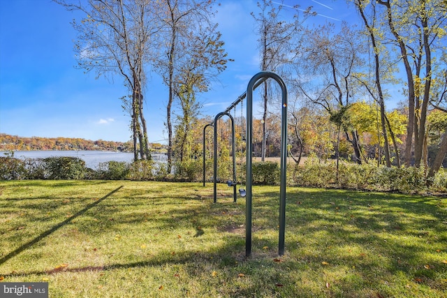 view of yard featuring a water view