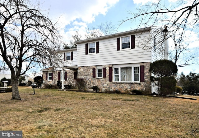 view of front of property with a front lawn