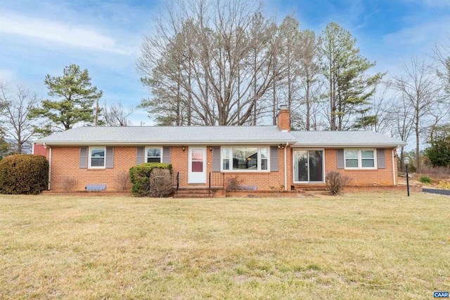 single story home with a front lawn