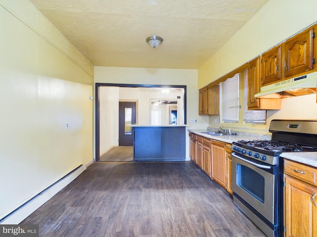 kitchen featuring sink, gas range, a textured ceiling, dark hardwood / wood-style floors, and a baseboard heating unit