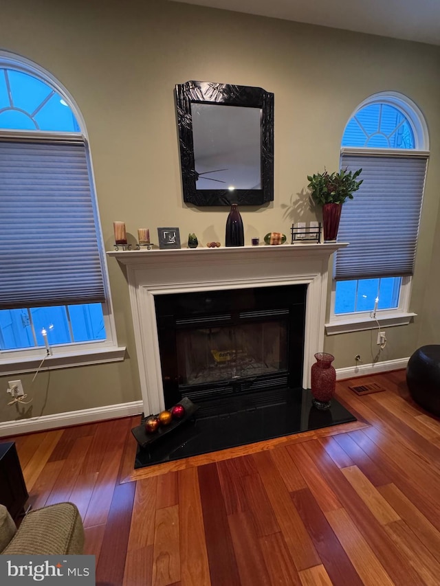 interior details with hardwood / wood-style floors