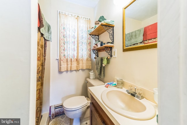 full bathroom featuring curtained shower, toilet, and vanity