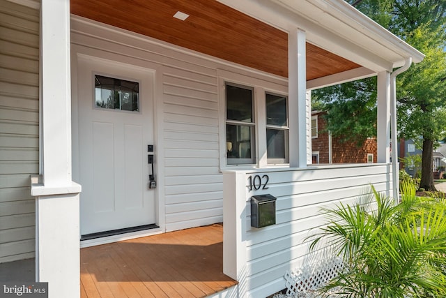 entrance to property featuring a porch