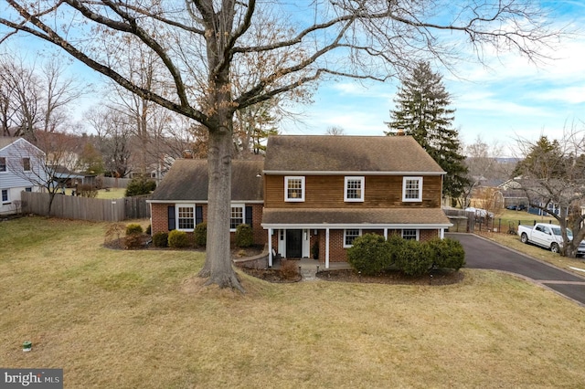 view of front of house featuring a front yard