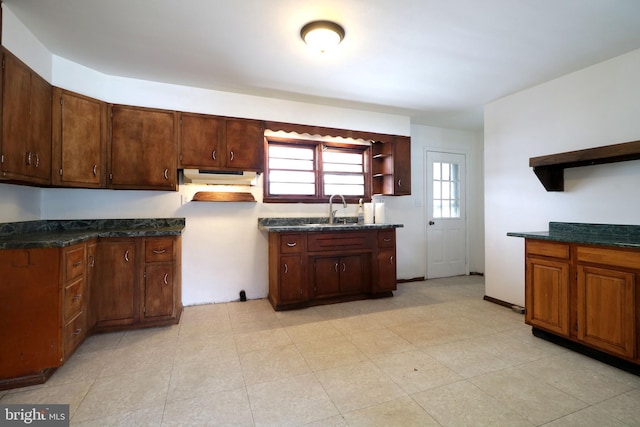 kitchen featuring sink