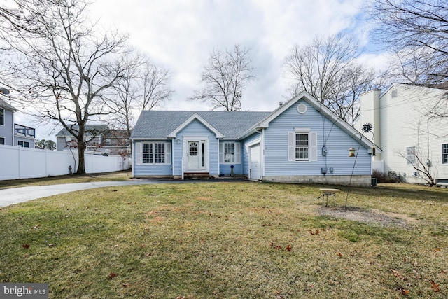 single story home with a front lawn