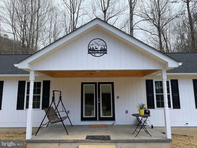 view of front of property with roof with shingles