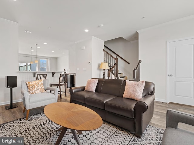 living room featuring light wood-type flooring and crown molding