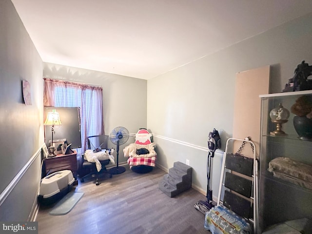 6073 Wycoff Sq, Centreville, VA 20120 - living area featuring hardwood / wood-style flooring