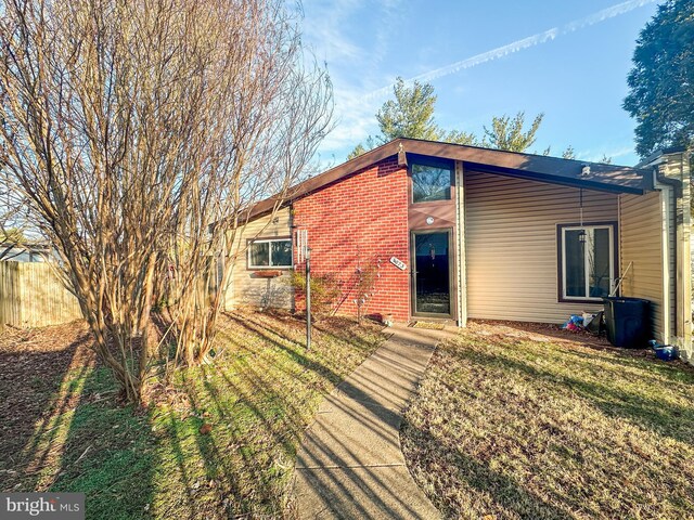 6073 Wycoff Sq, Centreville, VA 20120 - view of front of house featuring a front lawn