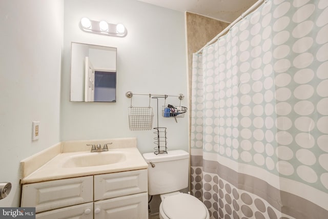 bathroom featuring vanity, a shower with curtain, and toilet