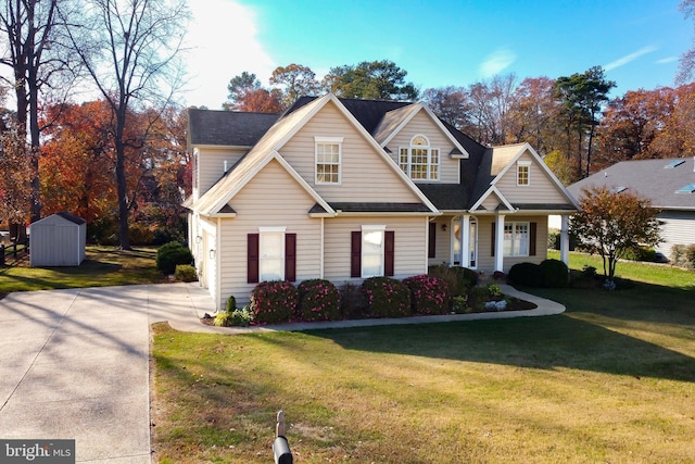 view of front of house featuring an outdoor structure and a front yard