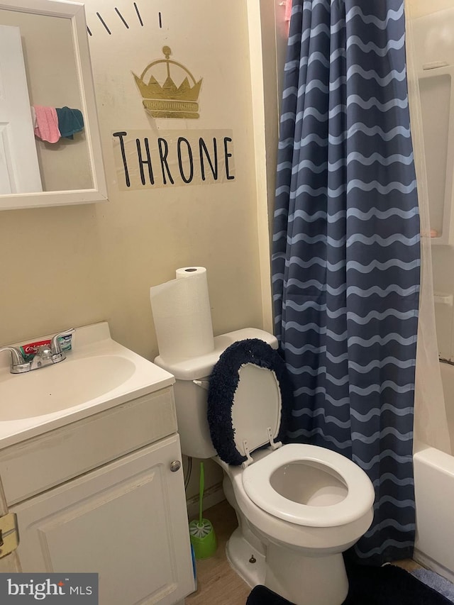 full bathroom featuring vanity, toilet, and shower / bath combo