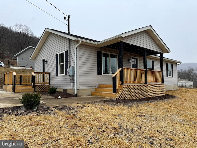 view of front facade with a porch