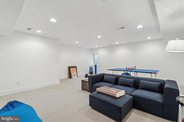 living area with light carpet, baseboards, visible vents, and recessed lighting