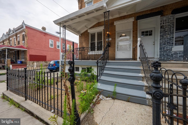 entrance to property featuring covered porch